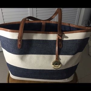 Tommy Hilfiger purse/bag in new condition!